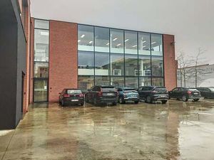 Bureau prêt à emménager et meublé à louer dans le centre d'affaires Cockpit 145 à Wevelgem
