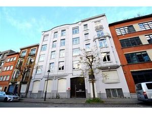 COMMERCE/BUREAU +/-45m² + ENTREPOT/SHOWROOM +/-275m² + CAVE