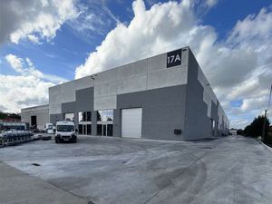 Loodsen in bedrijfsverzamelgebouw