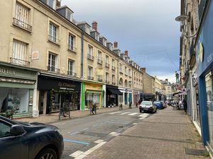 Local commercial + appartement + grenier vendu loués - centre ville d'ARGENTAN 61200