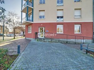 Location locaux professionnels 2 pièces 63.68 m² à Chauny (02300)  800 €