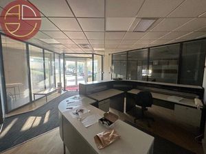 Location locaux professionnels 300 m² à Cugnaux (31270)  3 200 €