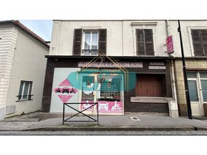 Local commercial en centre ville d'Ecouen