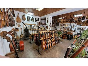 Vente locaux professionnels 83 m² à Embrun (05200)  215 000 €