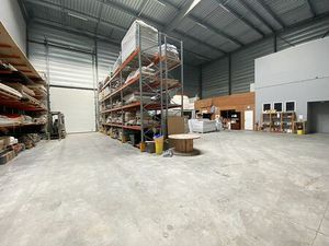 Location local d'activités FLEURY MEROGIS 897 m²