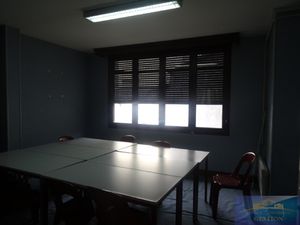 Plein centre au 1er étage sans ascenseur local d'environ 44m