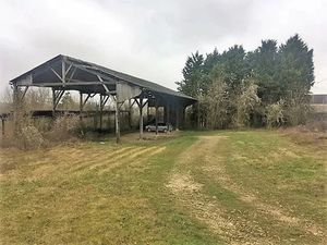 Vente locaux professionnels 3972 m² à Neuilly-Saint-Front (02470)  99 000 €