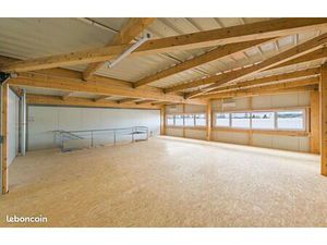 Local d'activité 192 m²