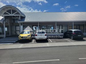 À louer : Local commercial neuf avec vitrine  vue mer et acc