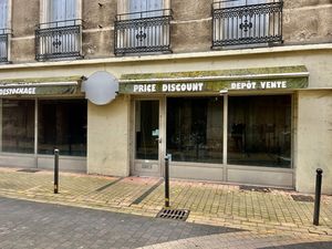 Villeneuve sur Lot  local commercial à rénover de 90 m² situé au centre ville sur un axe e