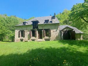 Vente maison 6 pièces 230 m² La Roche-Canillac (19320)