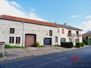Maison de 258 m2 garages 200 m2 terrain 1664 m2