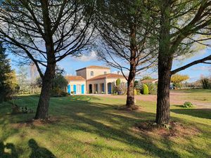 Vente maison 7 pièces 201 m² Les Gonds (17100)