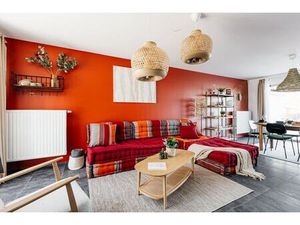 Grande maison composée de quatre chambre