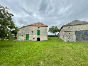 Charmante Maison Familiale avec Granges et Vaste Terrain - à Proximité Villeneuve-sur-Lot 