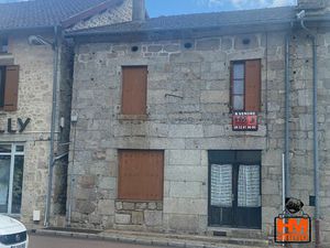 ENSEMBLE IMMOBILIER EN PIERE CENTRE VILLE. IDEAL INVESTISSEUR