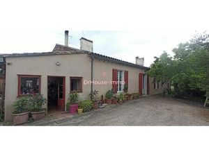 Seyches  maison en pierres de plain-pied  4 chambres  dépendances avec 5000m² de terrain