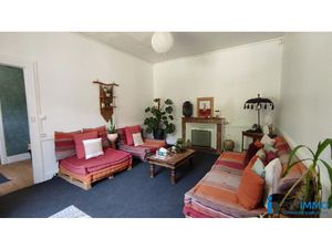 MAISON INDIVIDUELLE AVEC JARDIN ET GARAGE ANNEXE.