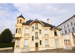Située à Cours-la-Ville dans les monts du Haut Beaujolais  à