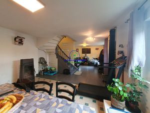 VENTE : Maison de village avec garage et jardin