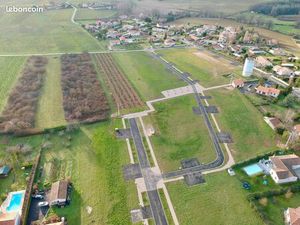 Terrains entièrement viabilisés à Saint Saturnin - Libres de constructeur
