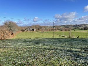 GRANDE PARCELLE CONSTRUCTIBLE PROCHE POMPADOUR