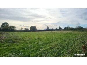 Terrain 3 738 m² Esmery Hallon