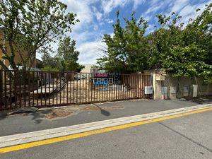 THUIR  terrain de plus de 700m2 constructible.