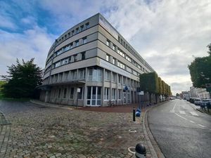 en vente Bureau 830 m² – 850 000 € |Douai