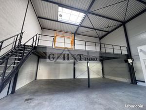 Local industriel 166 m²