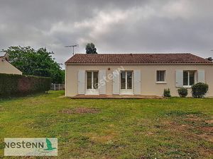 A vendre  en plein centre de Sainte-Gemme  maison de plain-pied de 88 m² avec 3 chambres s