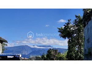 Vente terrain 334 m² à Saint Pierre (97410)  79 900 €