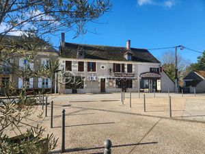 Local d'activités de 208 m² à Cours-Les-Barres