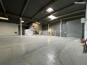 Local industriel 970 m²