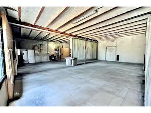 Vente locaux professionnels 301 m² à Saint-Cannat (13760)  399 000 €