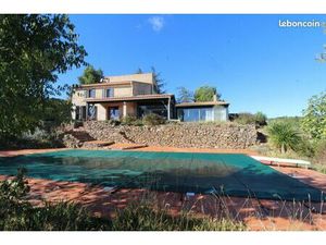 Propriété avec vue à 360° sur 23100 M2 avec une très belle piscine