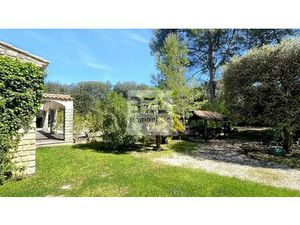 Propriété au milieu d'un parc exotique sans vis à vis avec piscine