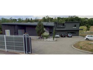 Location locaux professionnels 935 m² à Le Chambon-Feugerolles (42500)  72 000 €