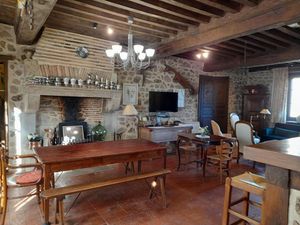 A 25 mn d'AUTUN - à ARLEUF (58) Maison de caractère avec garage et cour