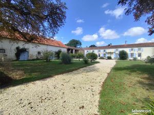 Ensemble immobilier 15 pièces  possibilité gites 15 mn gare de Surgères - 20 mn autoroute 