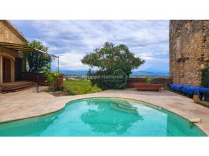 Grande maison de village  en pierre  piscine  vue Ventoux