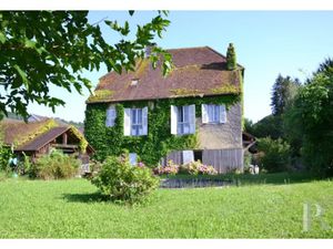 Vente maison 8 pièces 336 m² à Lons-le-Saunier (39000)  330 000 €