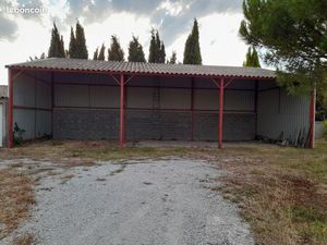 Location parking sous hangar  accès clôturé  surveillé ou location place parking en exteri