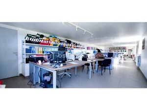 Local d'activités de 850 m² à Clermont