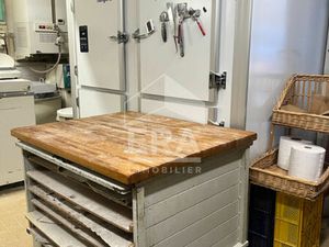 Vente local commercial 76m2 Bourgoin-Jallieu 38300 - 262000 € - Surface Privée