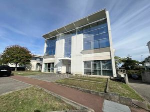 Vente bureau 914 m² Bron (69500)