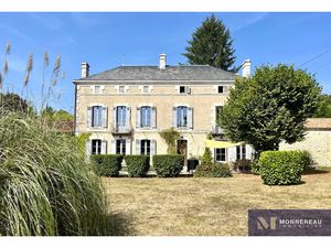 Vente maison 7 pièces 262 m² à Montguyon (17270)  756 000 €
