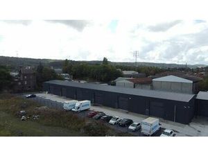 Entrepôts à Flémalle +- 324m² / 486 m² / 810 m²