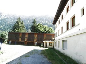 A vendre murs d'un grand centre de vacances.