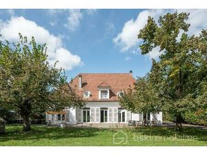 Maison de maitre de 310 m² à Brie-Et-Angonnes